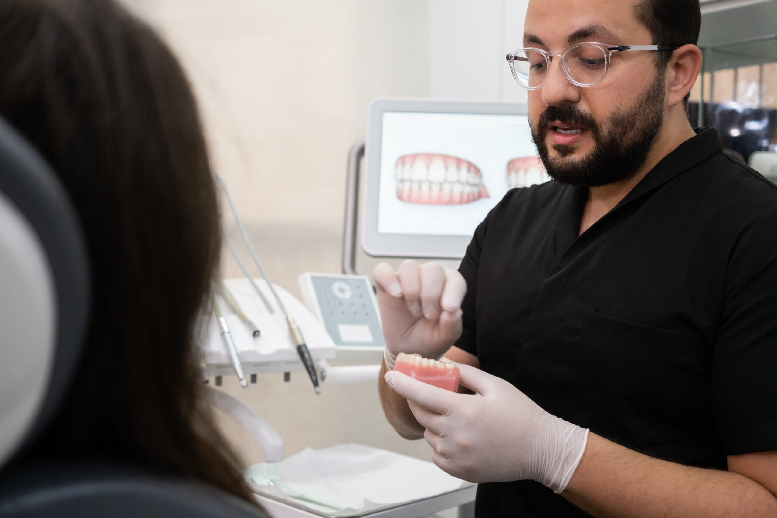invisalign-crossbite-disqualifying-factor-closeup-brookfield